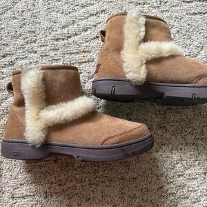 Women's UGG Chestnut Sunburst Mini Size 9